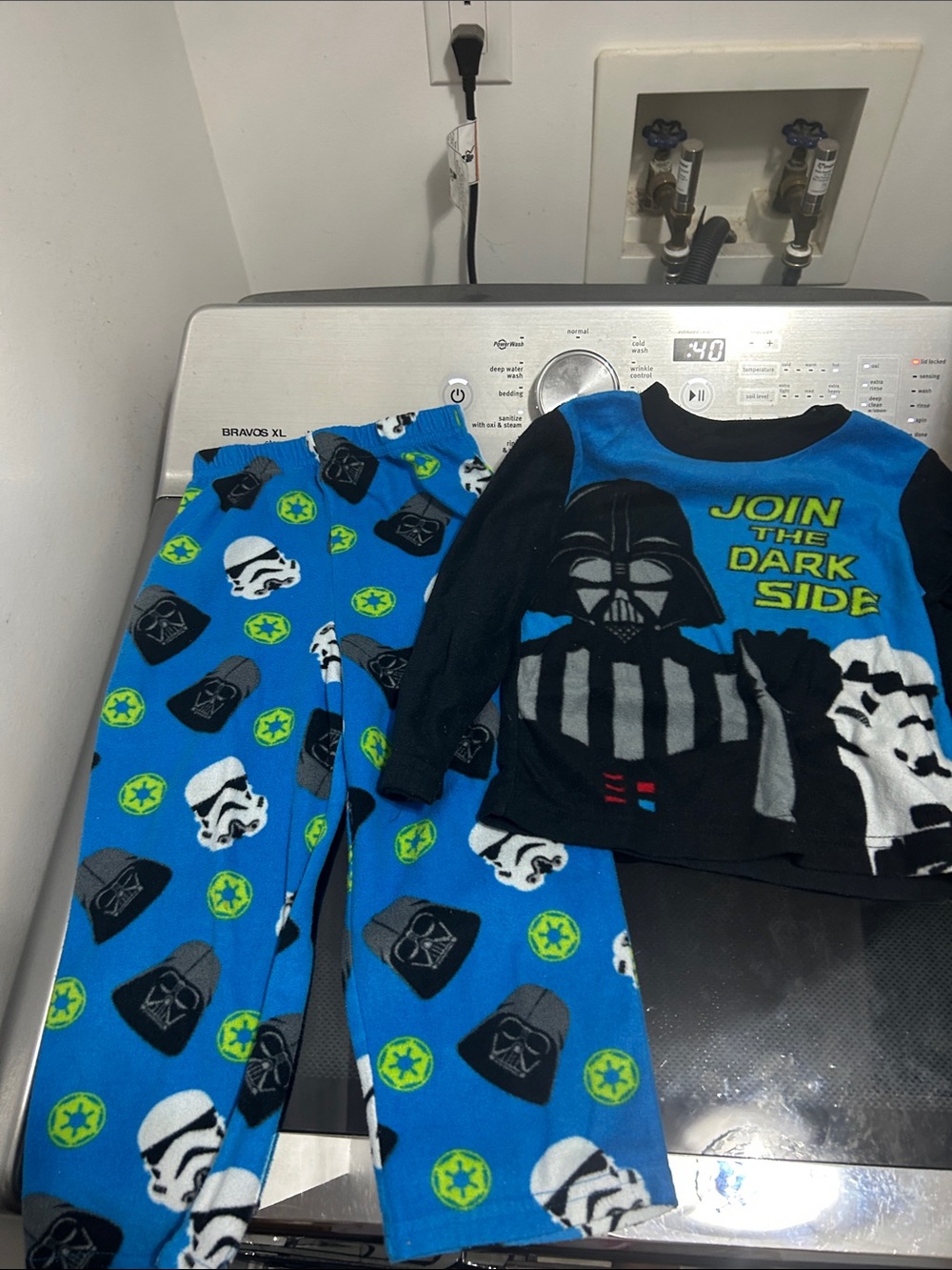 Boys size 4 two piece set Star Wars darth Vader fleece long sleeve top pants
